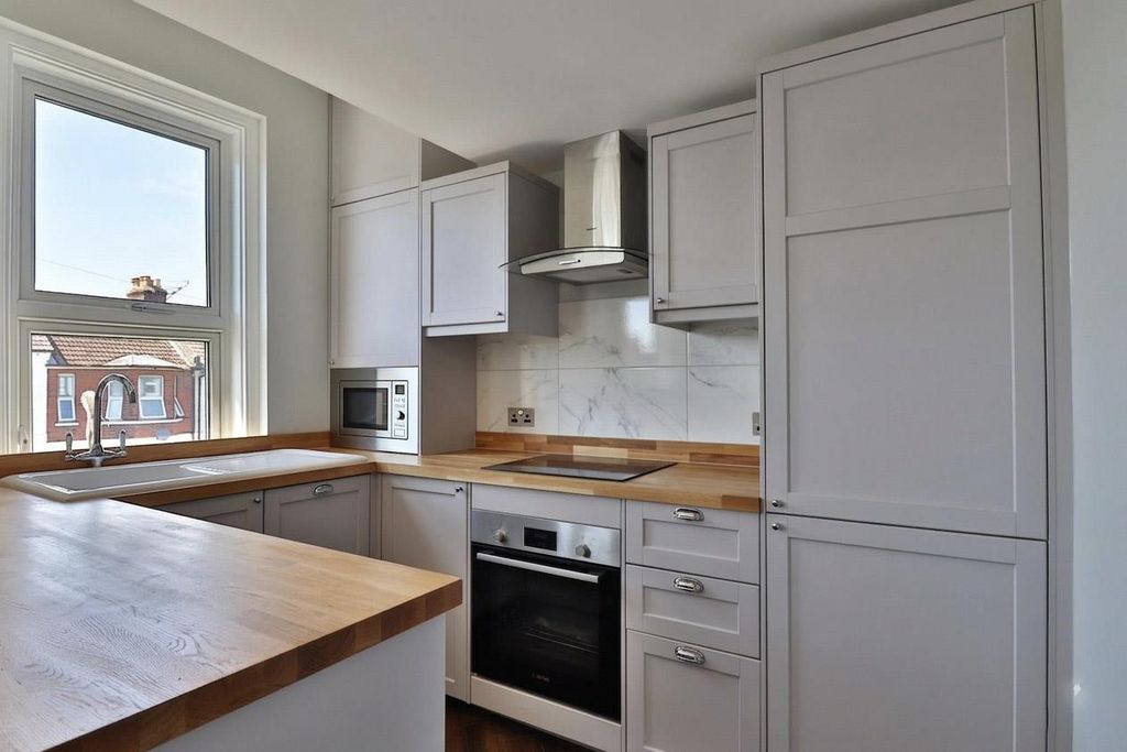 Property photo 3 of 9 Kitchen.Jpg