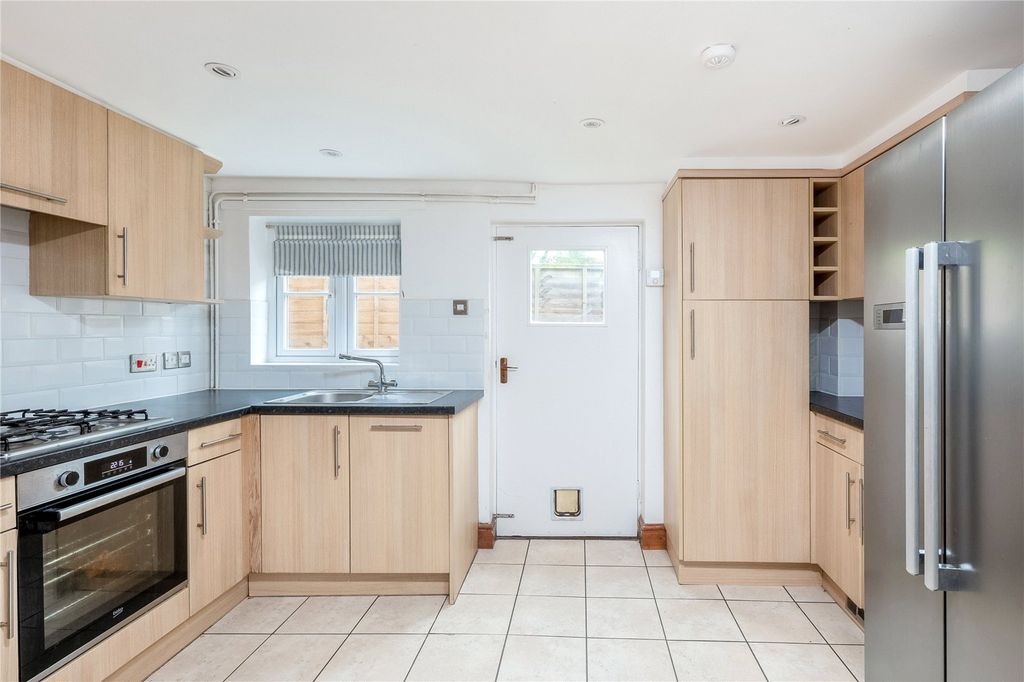 Property photo 3 of 7 Kitchen