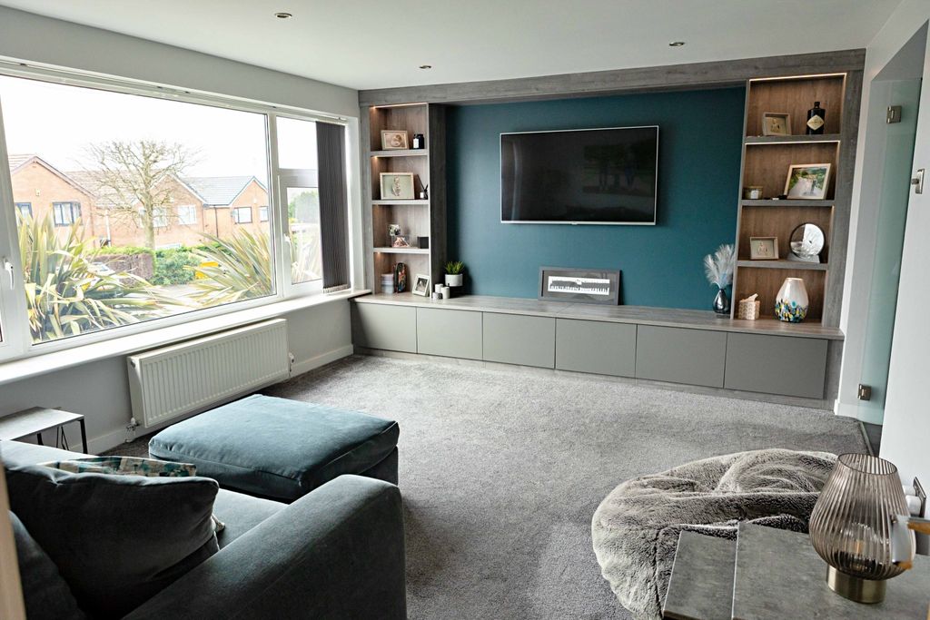 Property photo 2 of 30 Lounge