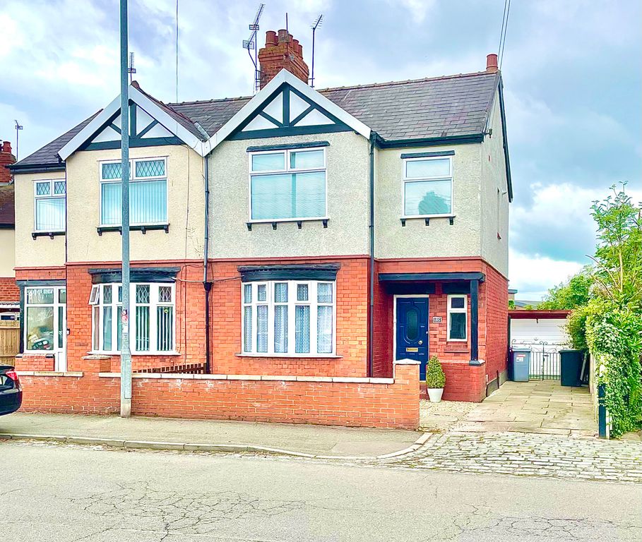 Property photo 1 of 24 Traditional House With Character And High Ceilings