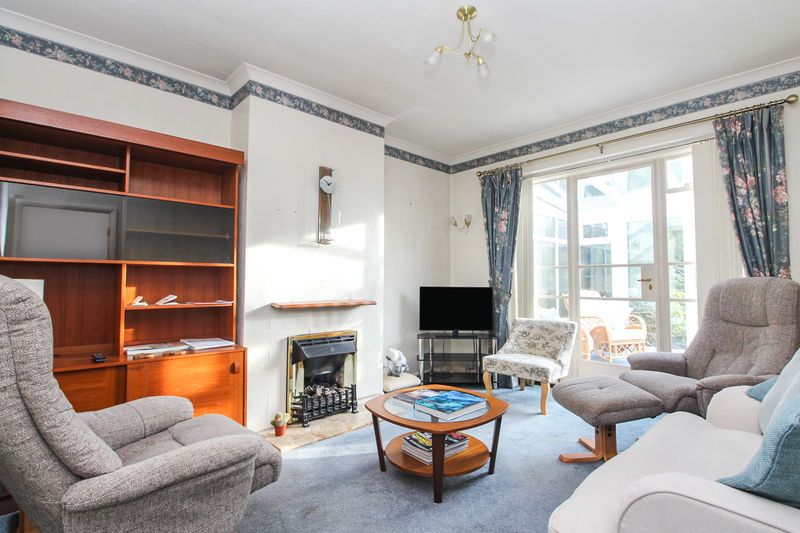 Property photo 2 of 11 Lounge