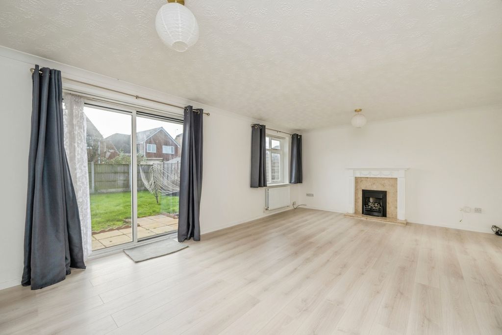 Property photo 2 of 18 Living Room