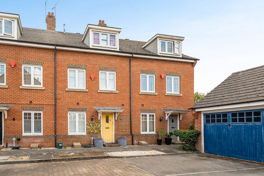Property photo 1 of 16 External