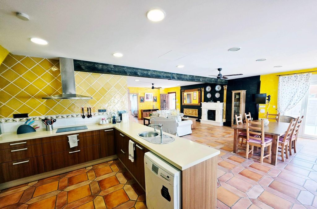 Property photo 3 of 19
