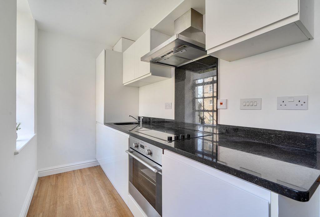 Property photo 2 of 19 1439323-20-69d624...