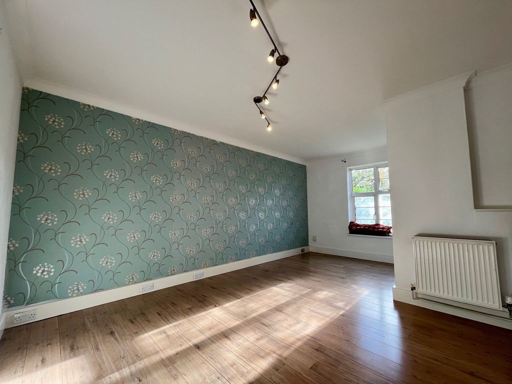 Property photo 2 of 11 Living Room