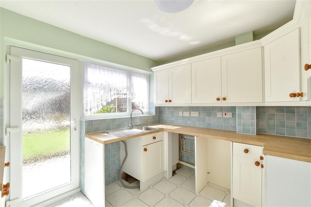 Property photo 3 of 12 Kitchen