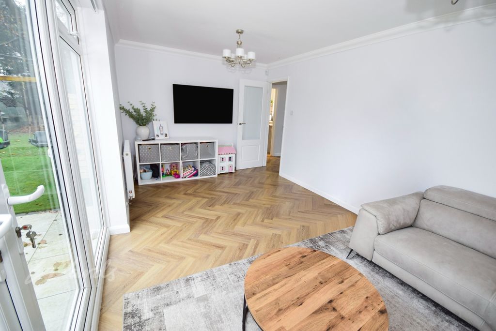 Property photo 3 of 14 Lancaster Lounge
