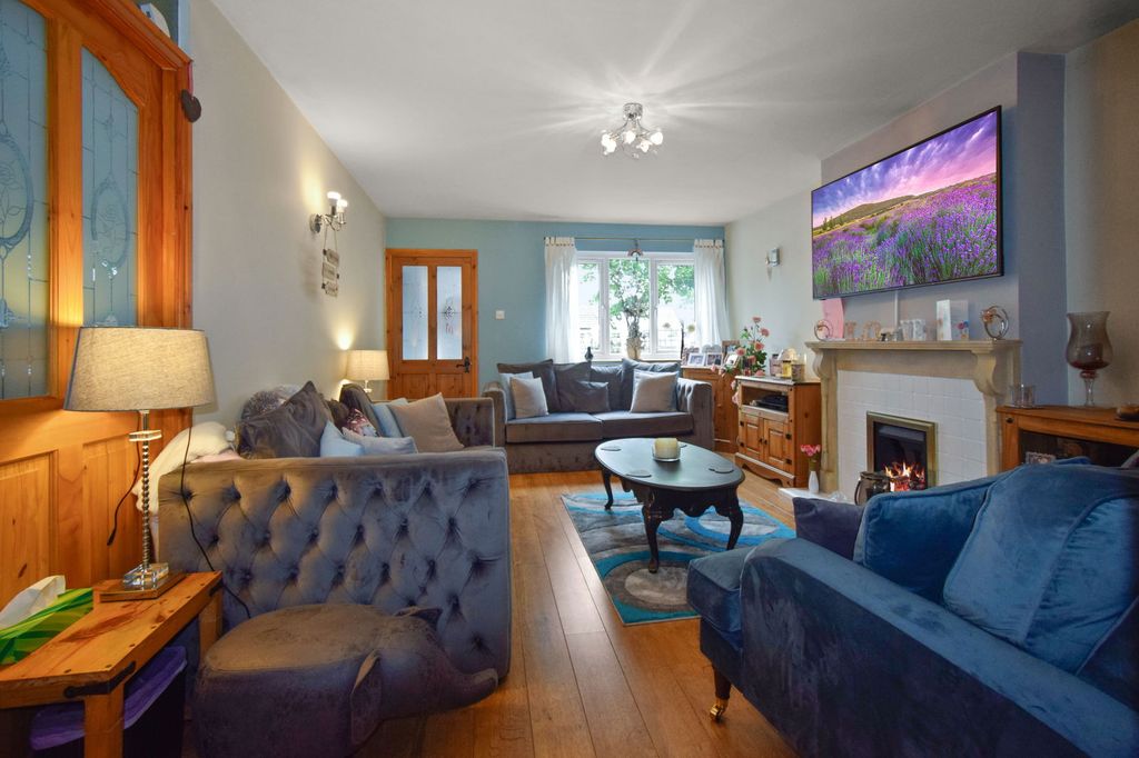 Property photo 2 of 19