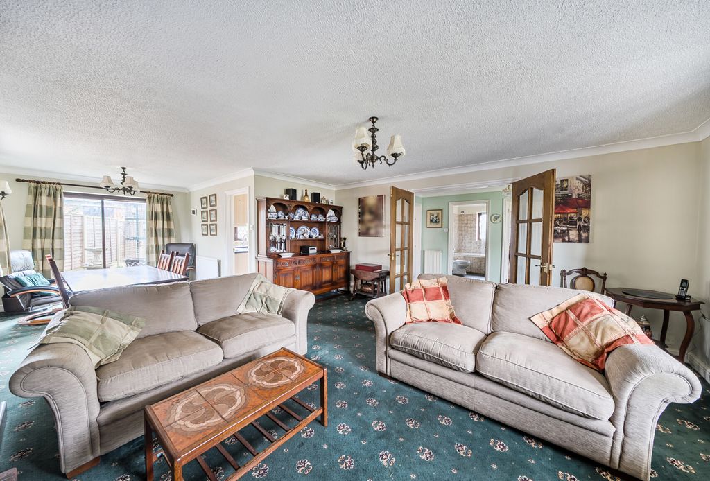 Property photo 3 of 14 1410709-19-698B39...