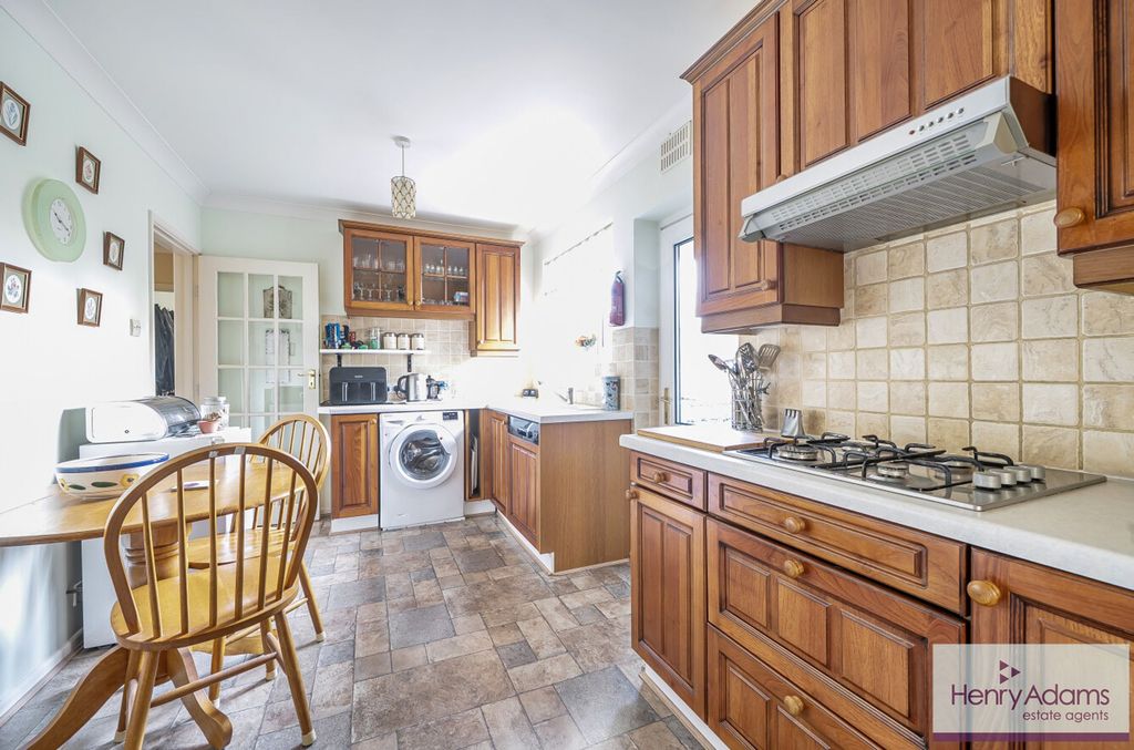 Additional image 7 of 3 bed detached bungalow for saleRother Close, Petersfield GU31