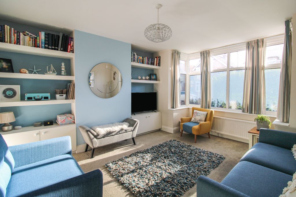 Property photo 3 of 19