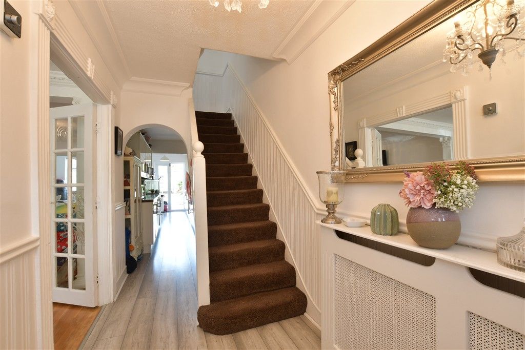 Property photo 2 of 14 Hallway *