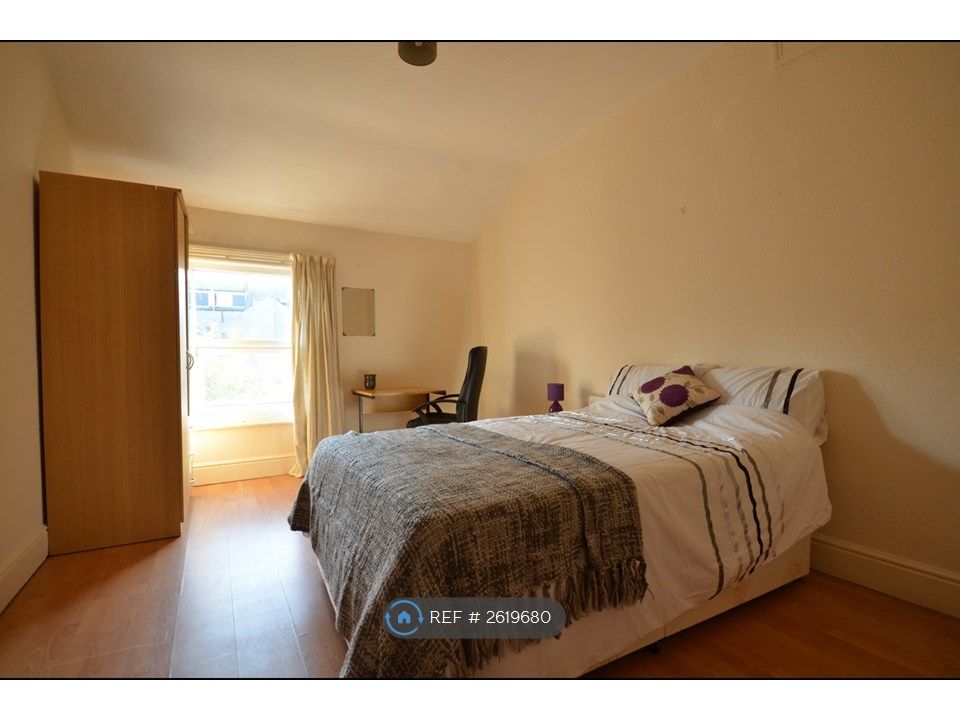 Property photo 3 of 9 Bedroom