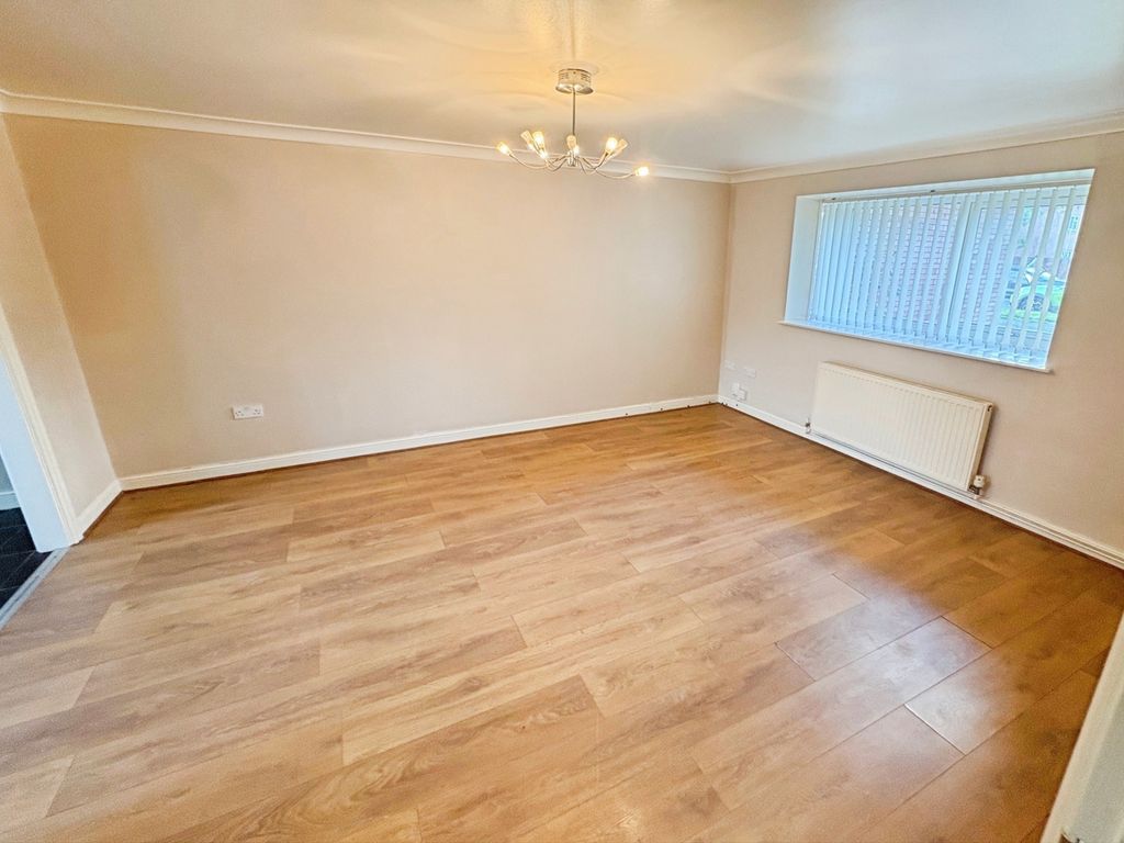Property photo 3 of 11 Living Room