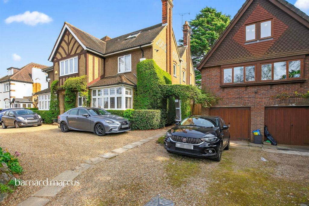 Property photo 1 of 18