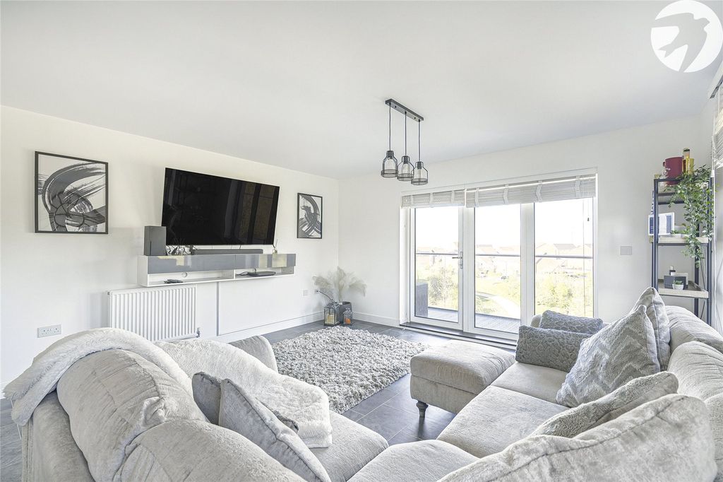 Property photo 2 of 23 Lounge Area