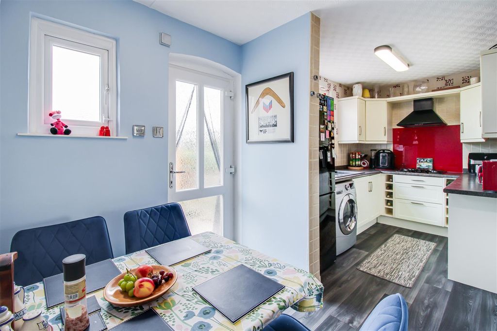 Property photo 3 of 12 41 Oakwood Avenue, Kitchen Diner (19).Jpg