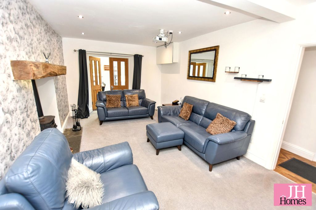 Property photo 2 of 28