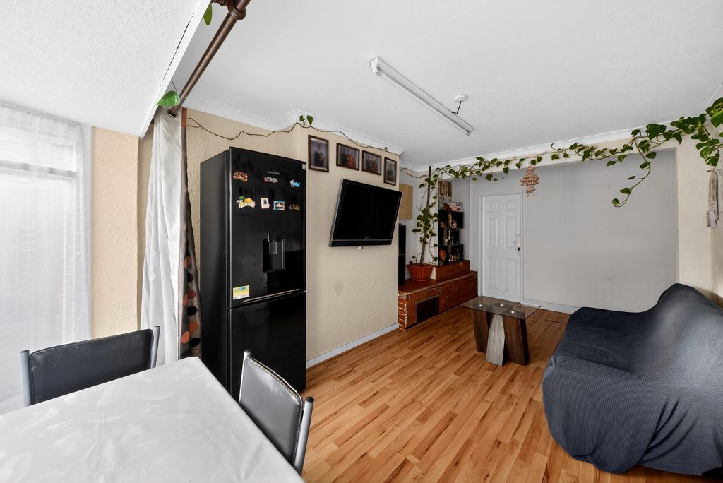 Property photo 3 of 20 Living Room