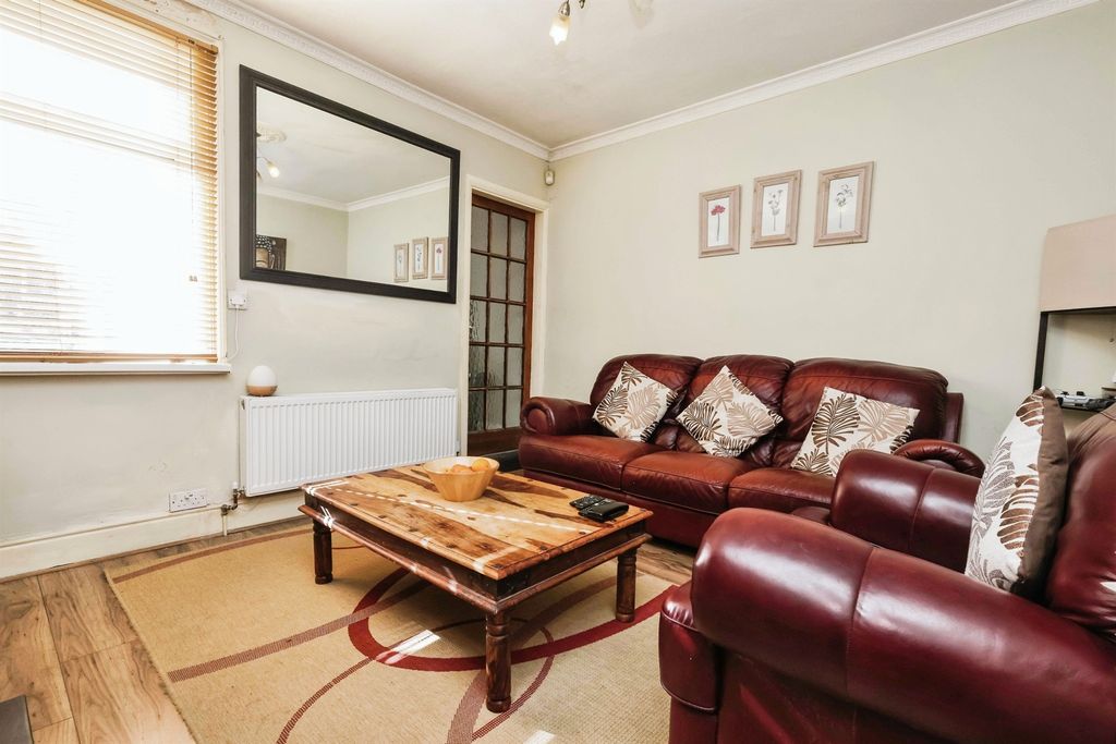 Property photo 3 of 17