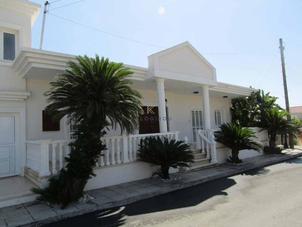 Property photo 2 of 8