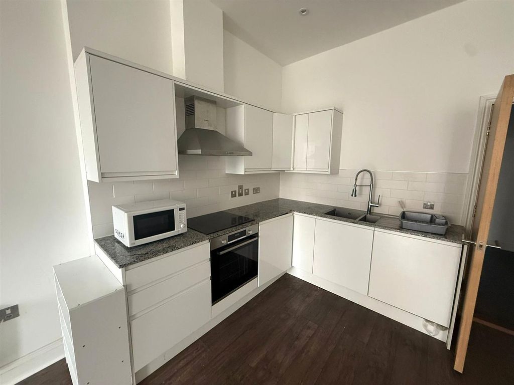 Property photo 3 of 7 Kitchen.Jpeg