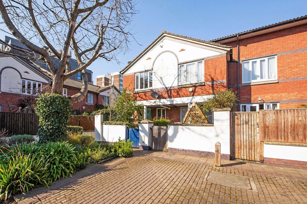 Property photo 1 of 9