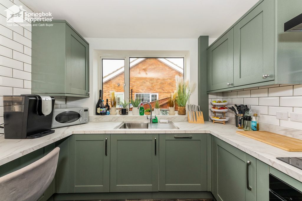 Property photo 3 of 16 4