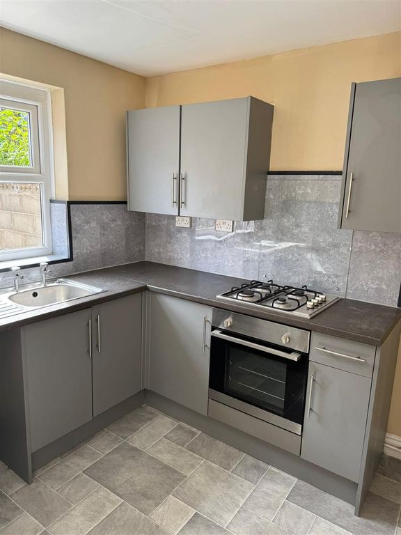 Property photo 2 of 10 2. Kitchen.Jpg