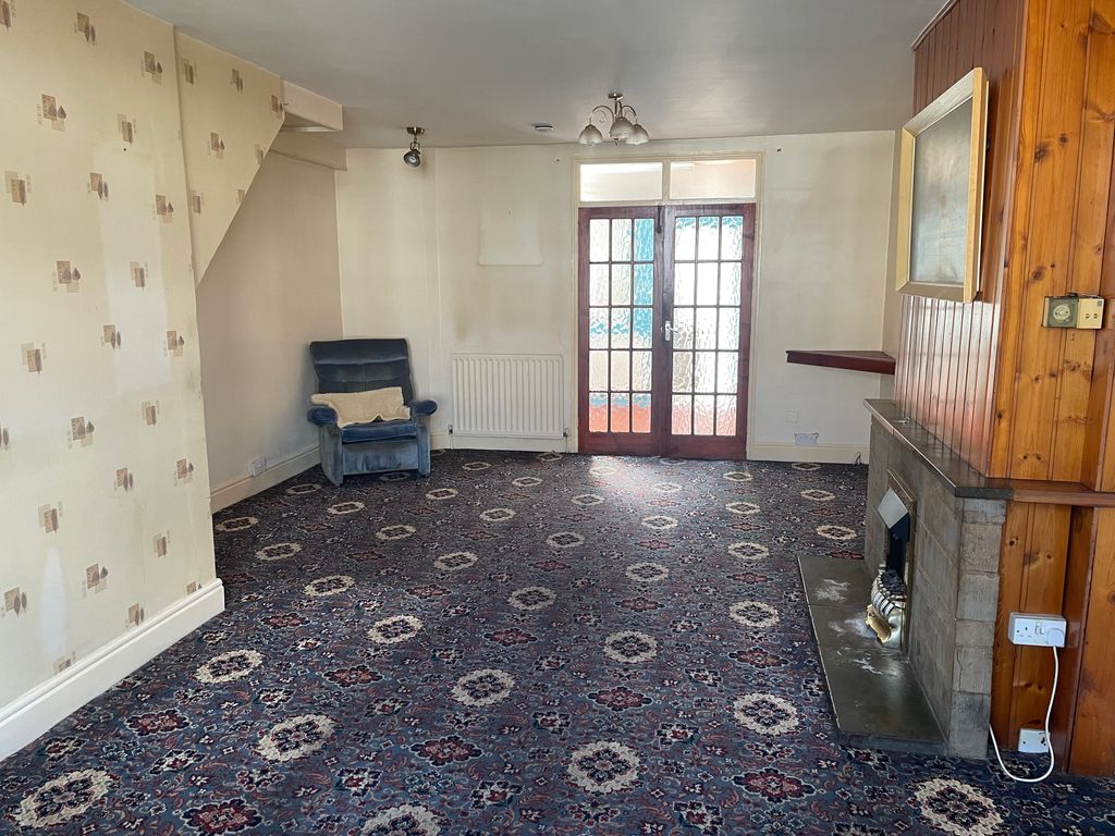 Property photo 3 of 16