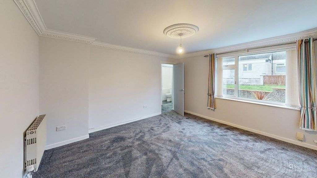 Property photo 2 of 11 Kitchen