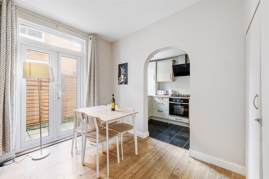 Property photo 2 of 8 9 Bronsart Road-5.Jpg