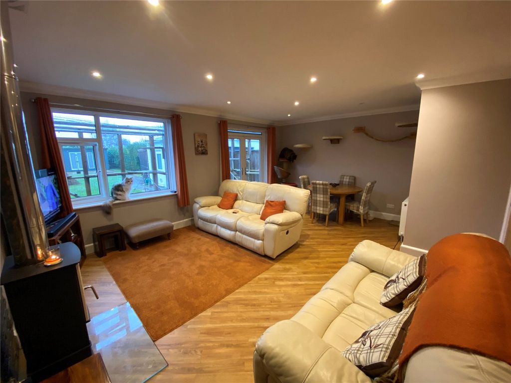 Property photo 2 of 21 Picture No. 12