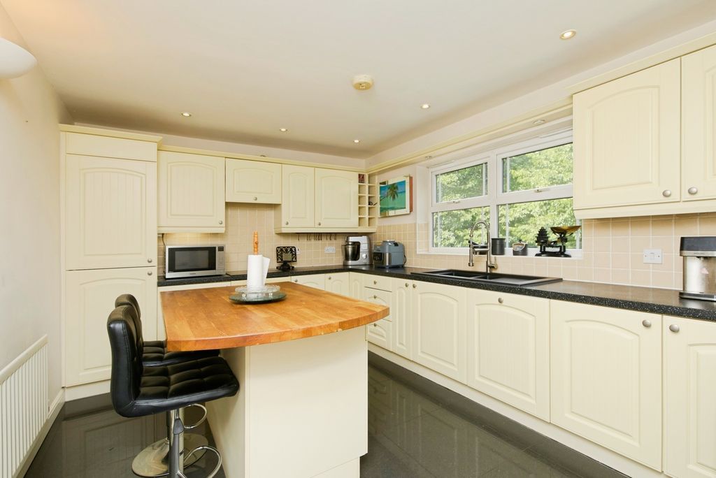 Property photo 2 of 27 Kitchen