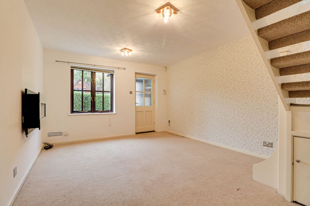 Property photo 2 of 12 Lounge