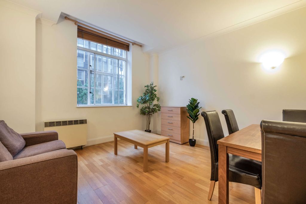 Property photo 3 of 14 8484314-Interior01-800