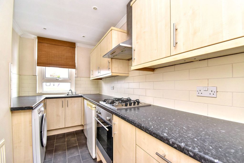 Property photo 3 of 7 Kitchen