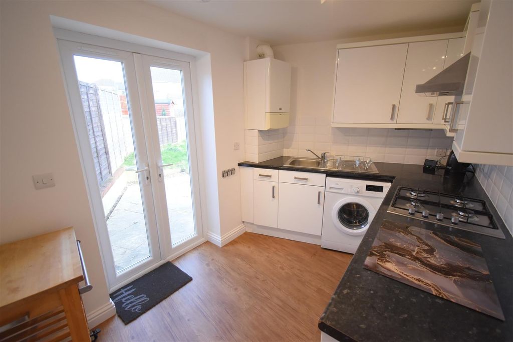 Property photo 3 of 15 Kitchen