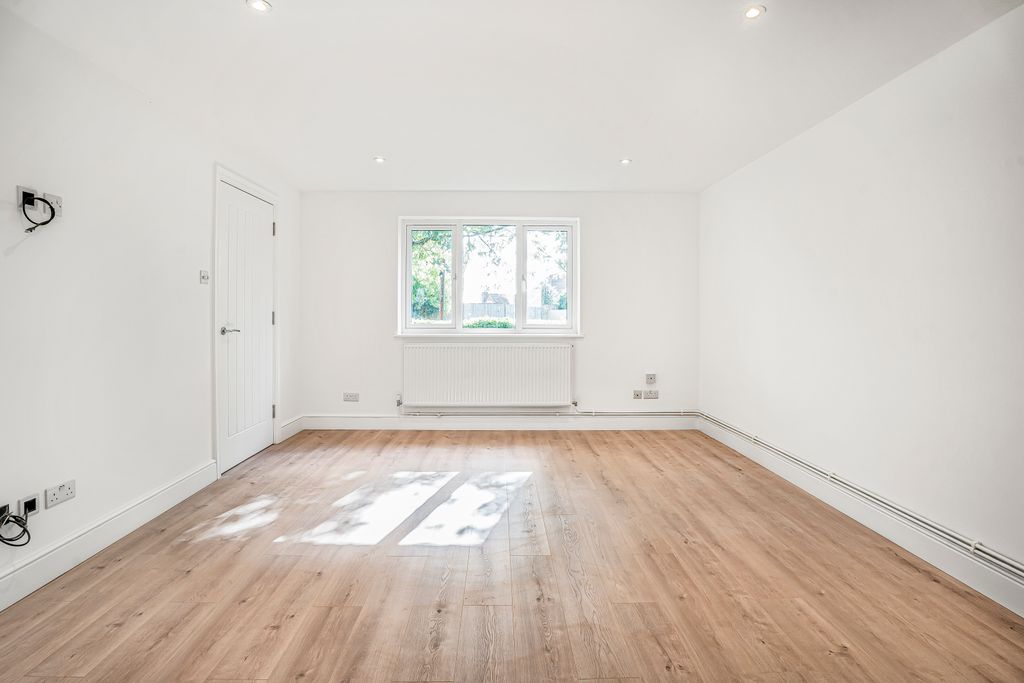 Property photo 3 of 11 Living Room