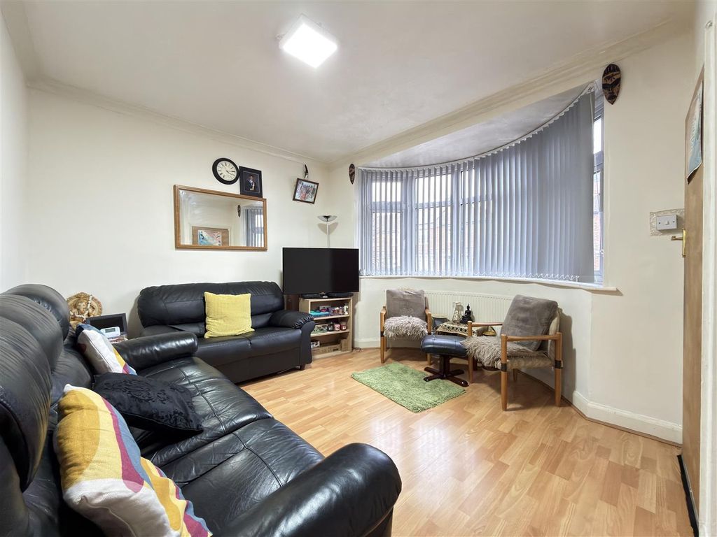 Property photo 2 of 12 Lounge