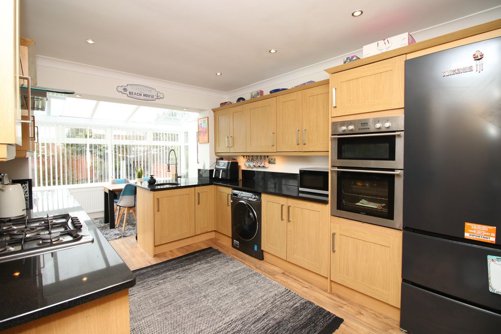 Property photo 2 of 28