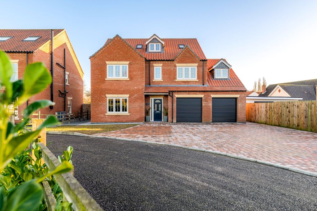 Property photo 1 of 28 4387640