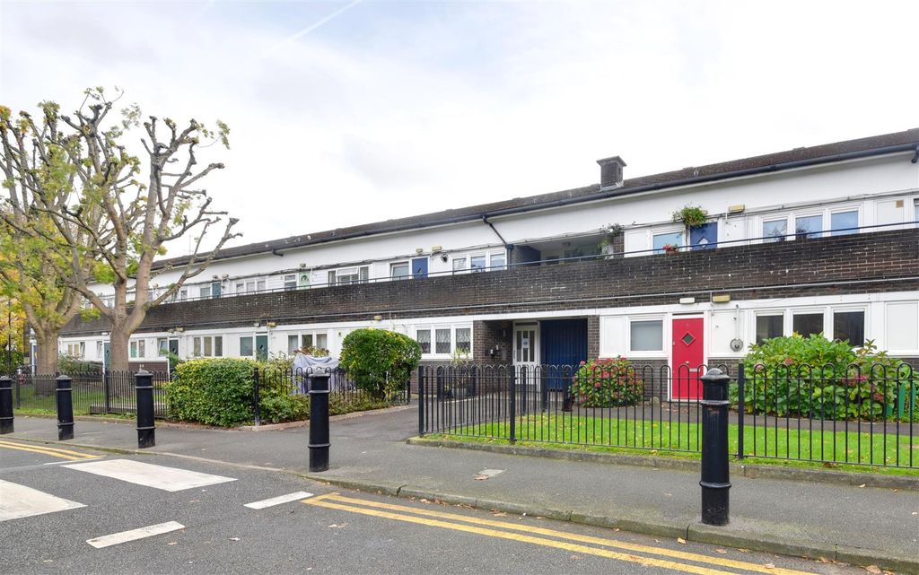 Property photo 1 of 6 11_Henfield_Close_Pic_6.Png