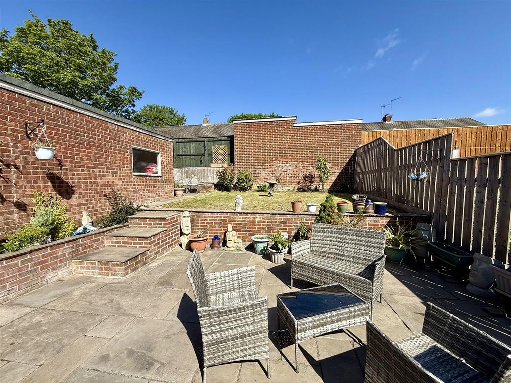 Property photo 2 of 10 Externally