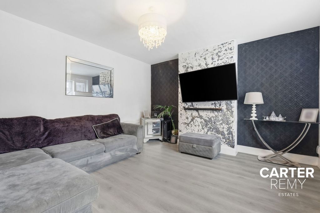 Property photo 3 of 28