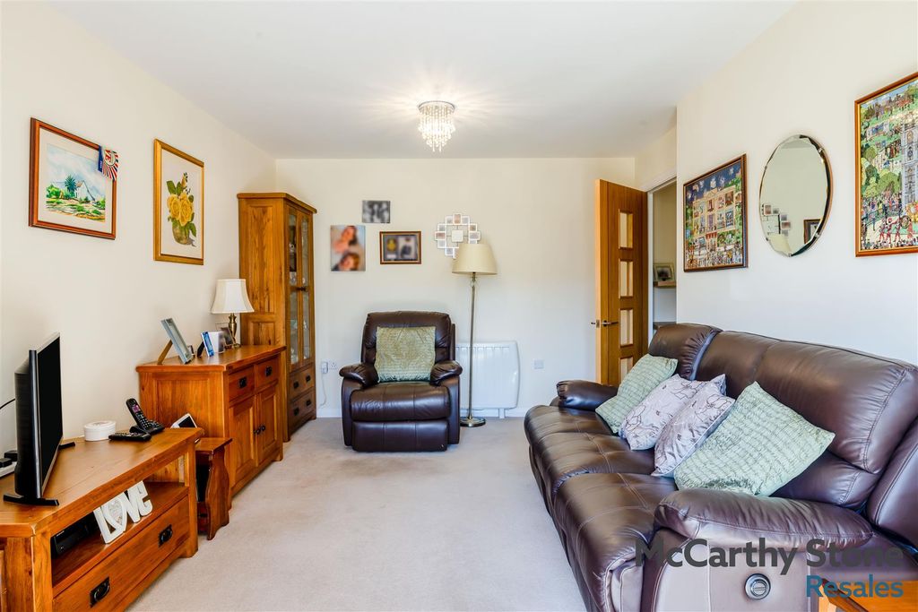 Property photo 3 of 25 8689659-Interior09.Jpg