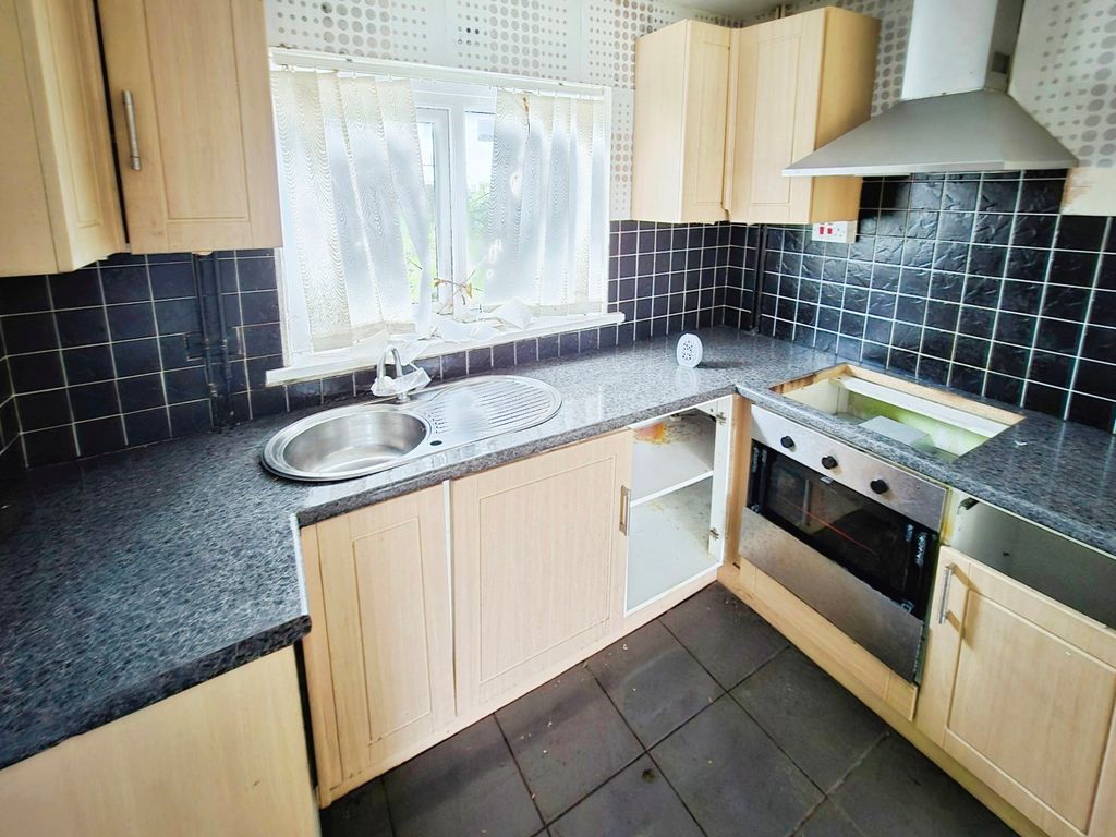 Property photo 3 of 13 Kitchen
