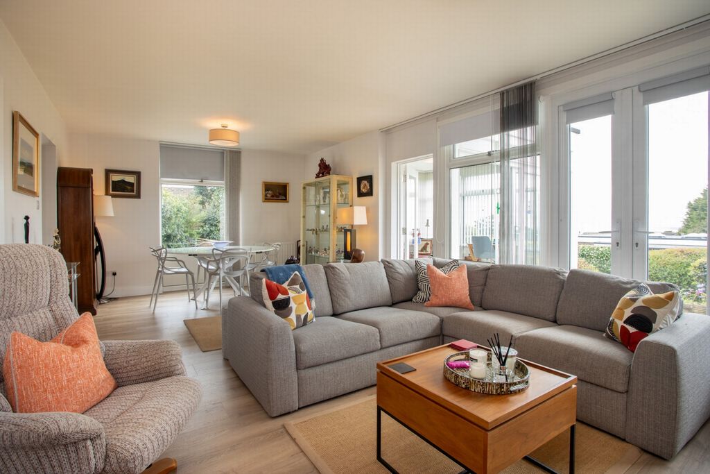 Property photo 3 of 26 Sitting Room