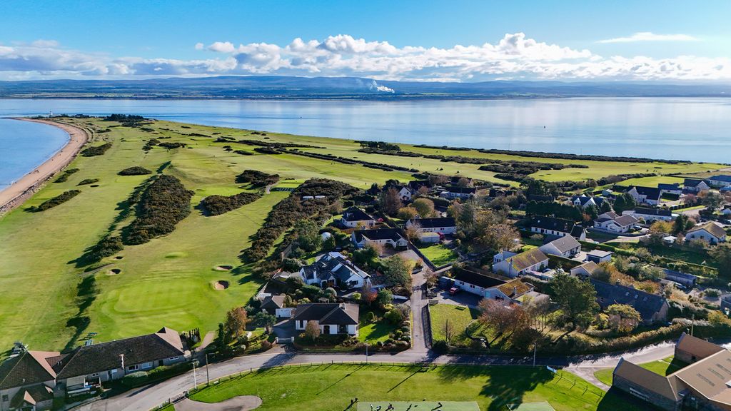 Property photo 2 of 46